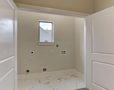 9419 Benbow Park Lane - Photo Thumbnail 7