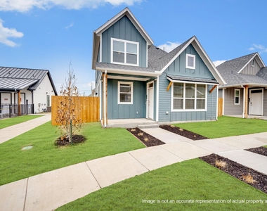 10100 Conover Commons Circle - Photo Thumbnail 2