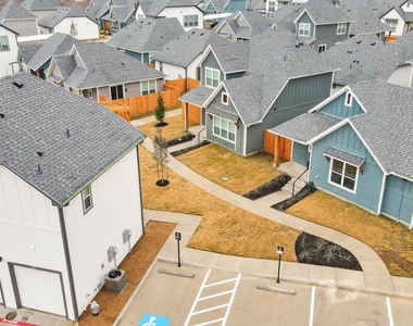 10100 Conover Commons Circle - Photo Thumbnail 35