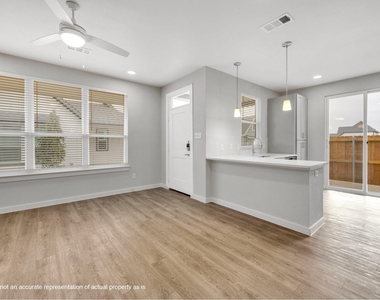 10100 Conover Commons Circle - Photo Thumbnail 4