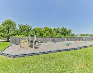 2922 Lemmingham Drive - Photo Thumbnail 4