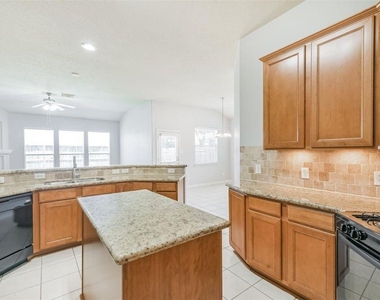 2922 Lemmingham Drive - Photo Thumbnail 14