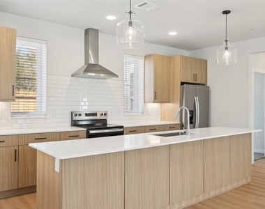 3651-934 S Custer Road - Photo Thumbnail 9