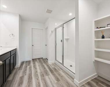 3215 Creston Gate Drive - Photo Thumbnail 7
