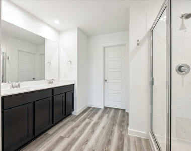 3215 Creston Gate Drive - Photo Thumbnail 8