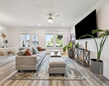 3215 Creston Gate Drive - Photo Thumbnail 1