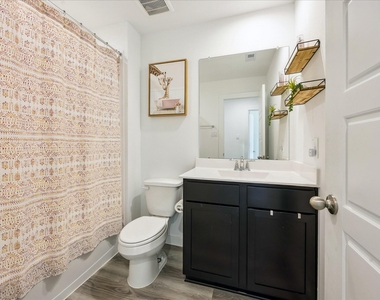 3215 Creston Gate Drive - Photo Thumbnail 12