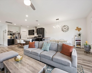 3215 Creston Gate Drive - Photo Thumbnail 2