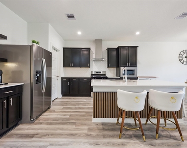 3215 Creston Gate Drive - Photo Thumbnail 4