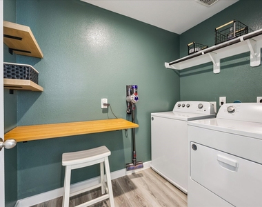 3215 Creston Gate Drive - Photo Thumbnail 13