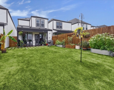 3215 Creston Gate Drive - Photo Thumbnail 14