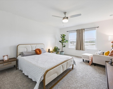 3215 Creston Gate Drive - Photo Thumbnail 6
