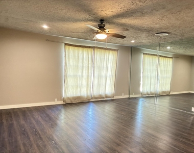 7510 Shadyvilla Lane - Photo Thumbnail 2