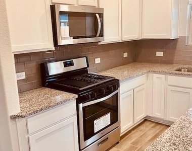 31422 Horseshoe Meadow Bend - Photo Thumbnail 7