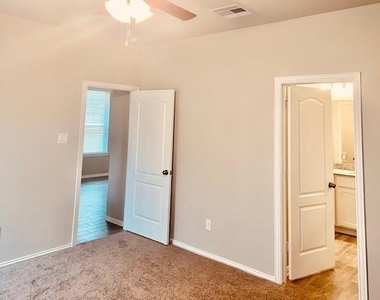 31422 Horseshoe Meadow Bend - Photo Thumbnail 11