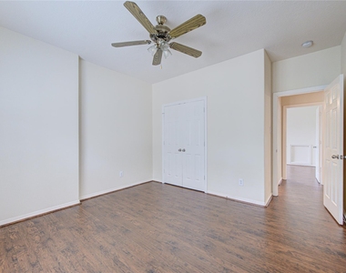 5007 Jade Cove Court - Photo Thumbnail 35