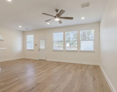 13167 Peppergate Lane - Photo Thumbnail 3