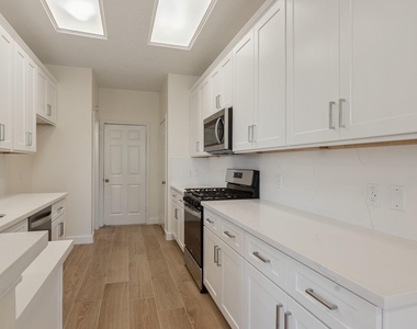 13167 Peppergate Lane - Photo Thumbnail 8