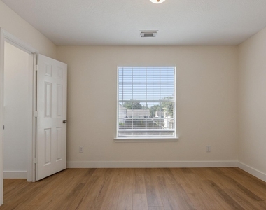 13167 Peppergate Lane - Photo Thumbnail 20