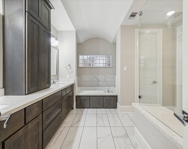 921 Dunleigh Meadows Lane - Photo Thumbnail 5