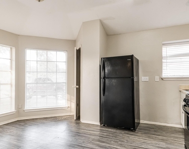 3815 Derbyhall Drive - Photo Thumbnail 6