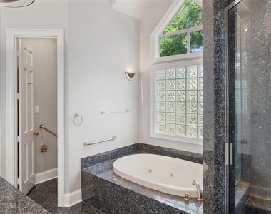 3106 Sackett Street - Photo Thumbnail 15