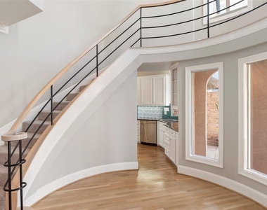 3106 Sackett Street - Photo Thumbnail 8