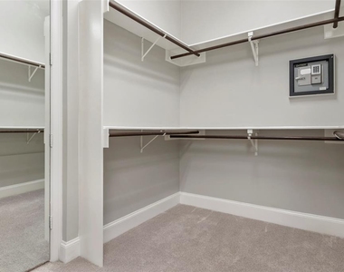 3106 Sackett Street - Photo Thumbnail 16