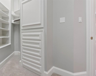 3106 Sackett Street - Photo Thumbnail 17