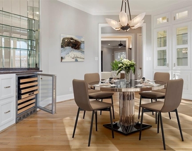3106 Sackett Street - Photo Thumbnail 4