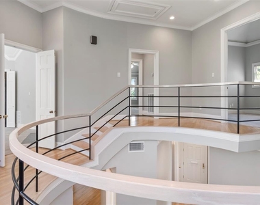 3106 Sackett Street - Photo Thumbnail 11