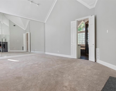 3106 Sackett Street - Photo Thumbnail 13