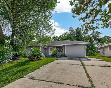 10506 Buffum Street - Photo Thumbnail 2