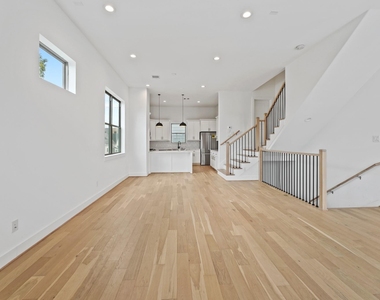 1108 Brooks Street - Photo Thumbnail 7