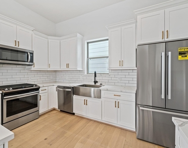 1108 Brooks Street - Photo Thumbnail 10