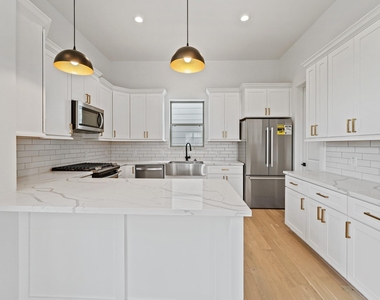 1108 Brooks Street - Photo Thumbnail 8