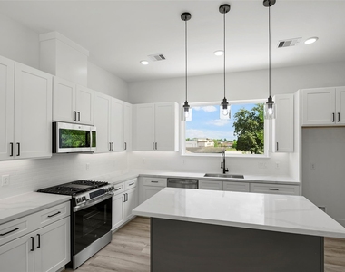 870 W Little York Road - Photo Thumbnail 19
