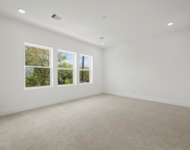870 W Little York Road - Photo Thumbnail 24
