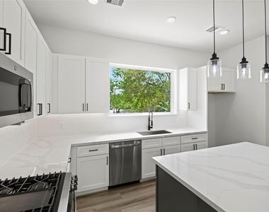 870 W Little York Road - Photo Thumbnail 20