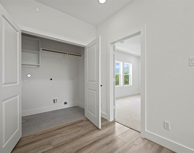 870 W Little York Road - Photo Thumbnail 22