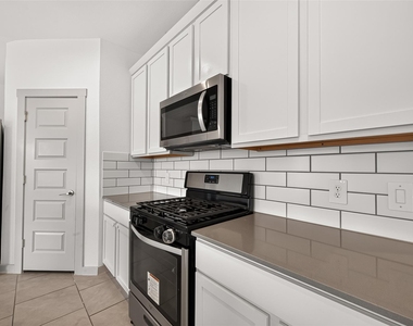 28926 Yachting Point Lane - Photo Thumbnail 11