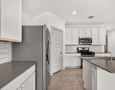 28926 Yachting Point Lane - Photo Thumbnail 15