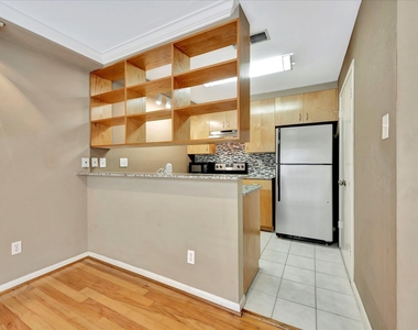 1601 S Shepherd Drive - Photo Thumbnail 11