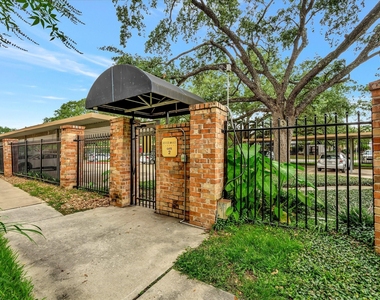 1601 S Shepherd Drive - Photo Thumbnail 37