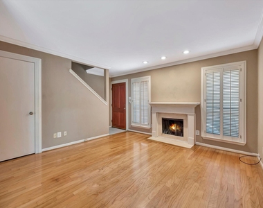 1601 S Shepherd Drive - Photo Thumbnail 3