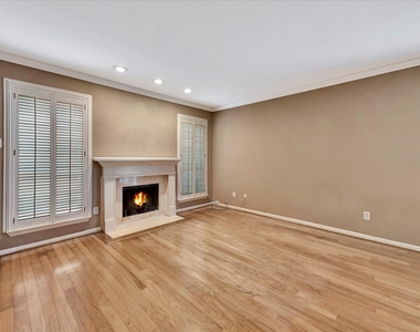 1601 S Shepherd Drive - Photo Thumbnail 4