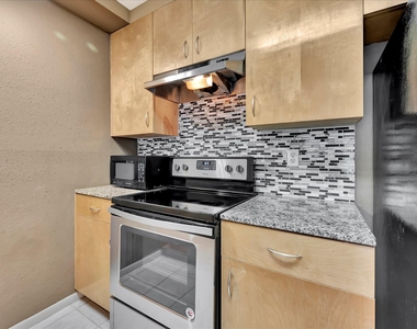 1601 S Shepherd Drive - Photo Thumbnail 13