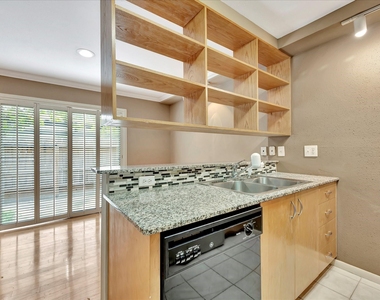 1601 S Shepherd Drive - Photo Thumbnail 14