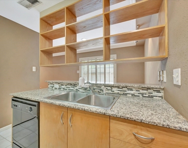 1601 S Shepherd Drive - Photo Thumbnail 15