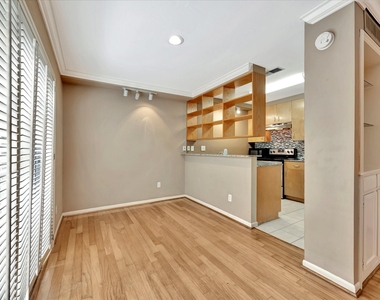 1601 S Shepherd Drive - Photo Thumbnail 8